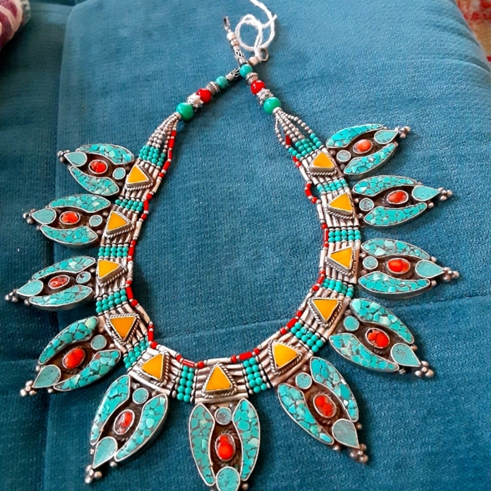 Gorgeous turqoise statement necklace